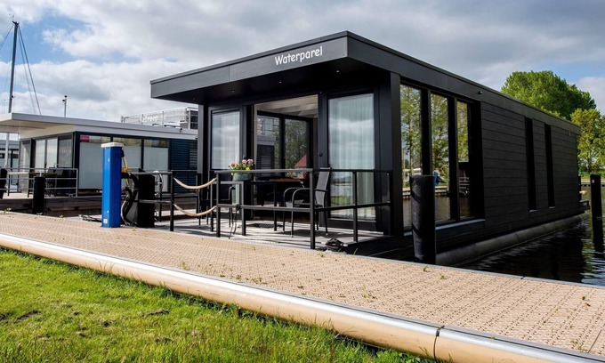 Offingawier Alquiler De Eote | Luxury houseboat with stunning views