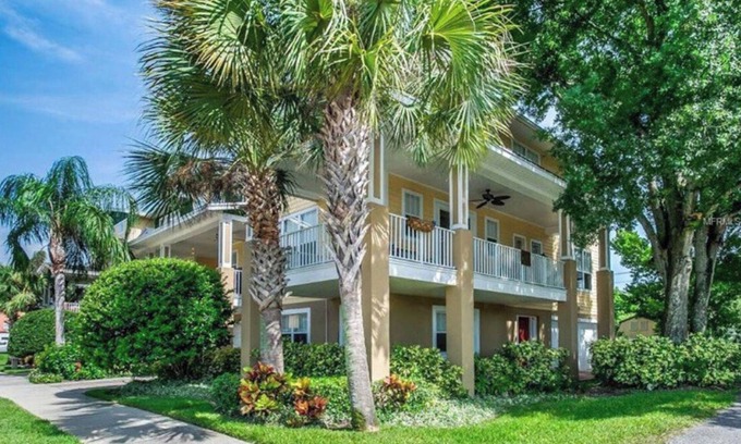 Courier City - Oscawana Casa | Hyde Park Luxury Townhome-PASEO A RESTAURANTES / BARES