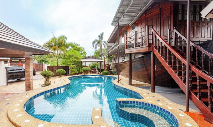 Central Pattaya Villa | Lujosa villa icónica con piscina en el norte de Pattaya