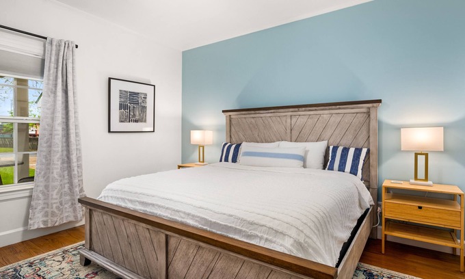 Alexandria Casa | Luxury in the Park, King Beds, Washer & Dryer