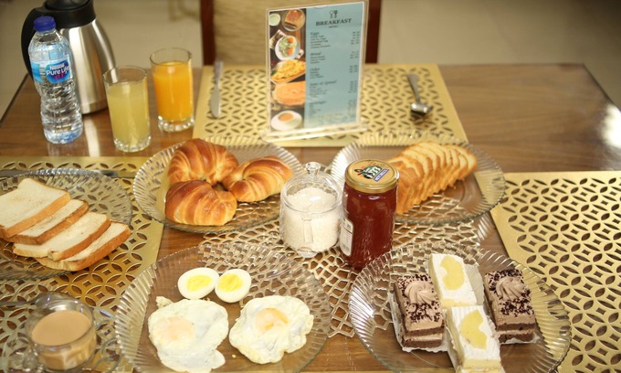 D.H.A. Cama Y Desayuno | Luxury Independent 9 Bed Room Villa with attached bath and complete amenities.