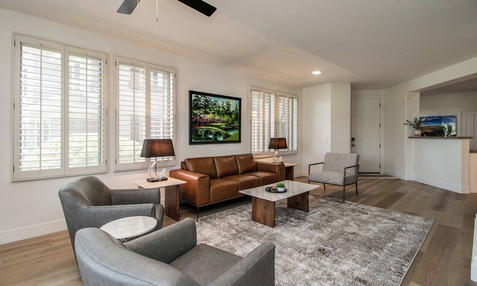 Kierland Casa | Luxury Kierland 2 Bdrm Golf Course Condo w/Garage!