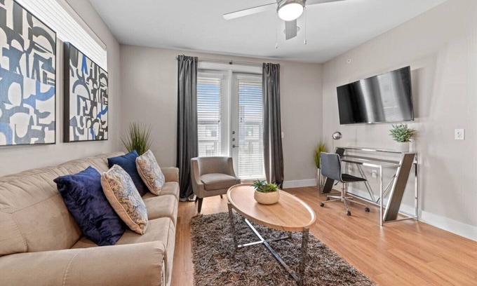 Fort Worth Apartamento | Luxury King 1BD | Pool+Gym+Parking+Stockyards