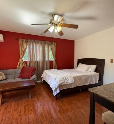 Woodland Hills Casa | Luxury king studio 20 min to Malibu beaches