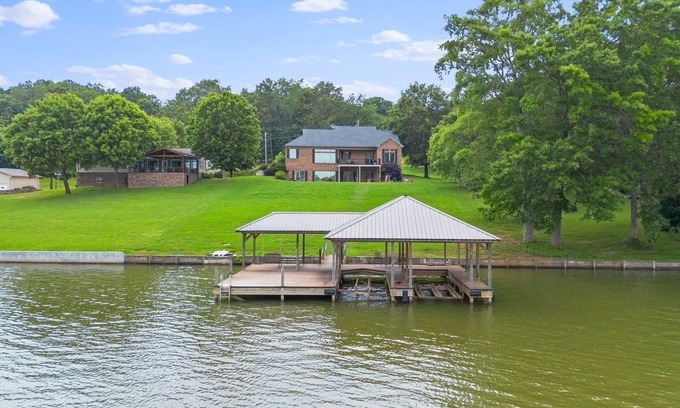 Georgetown Casa | Casa de lujo frente al lago - Muelle privado con alquiler de botes en el lugar