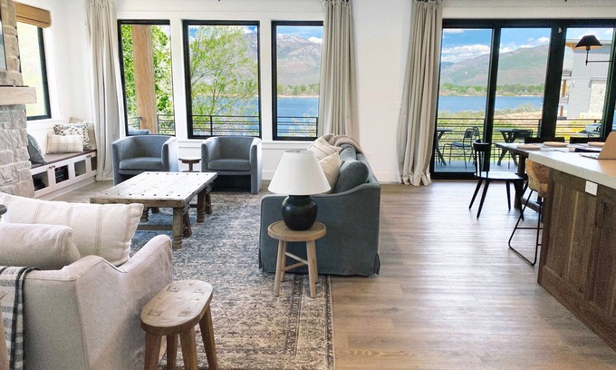 Ogden Casa | Luxury Lake Front Ski Home 5 min from SnowBasin