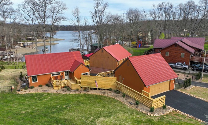 Oak Grove Casa | Luxury Lake Front Stay in Johnson City, TN!