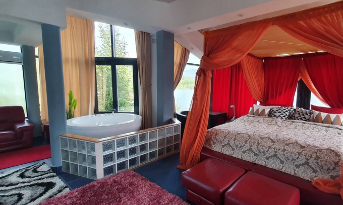 Bistrita Bargaului Casa | Villa francesa de lujo frente al lago w / vista, jacuzzis