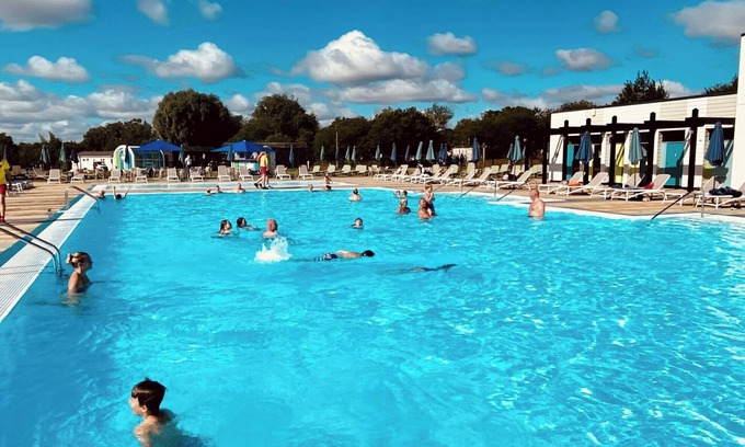 Tattershall Casa | luxury lake view 8 berth caravan at tattershall lakes pet friendly + hot tub