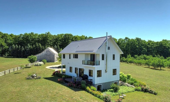 Northport Casa | Luxury Lake View on 10 Acres - Orchard House