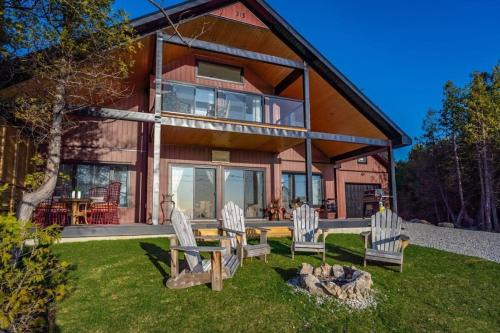 South Bruce Peninsula Casa | Luxury Lakefront Cottage - The Shining Star