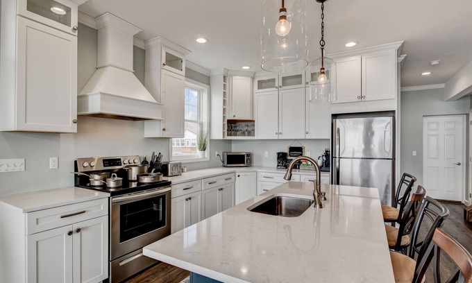 Bayberry Casa | Luxury Lakefront Family Retreat