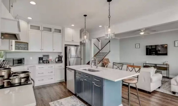 Bayberry Casa | Luxury Lakefront Family Retreat