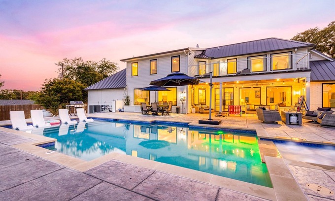 Azle Casa | Luxury Lakefront | Hot Tub, Pool & Chef’s Kitchen!
