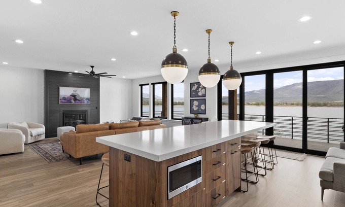 Ogden Casa | Luxury Lakefront Ski Home Close to 3 Epic Ski Resorts ⛷️