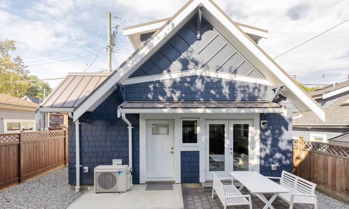 Fairview Casa | Luxury Laneway House near VGH, Children's Hospital and Downtown