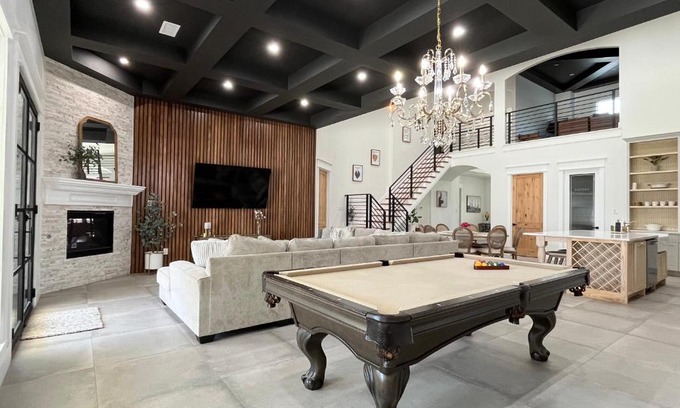 Central Arlington Casa | Luxury (Less than mile from AT&T Stadium/GlobeLife) GameRoom/Basketball Hoop
