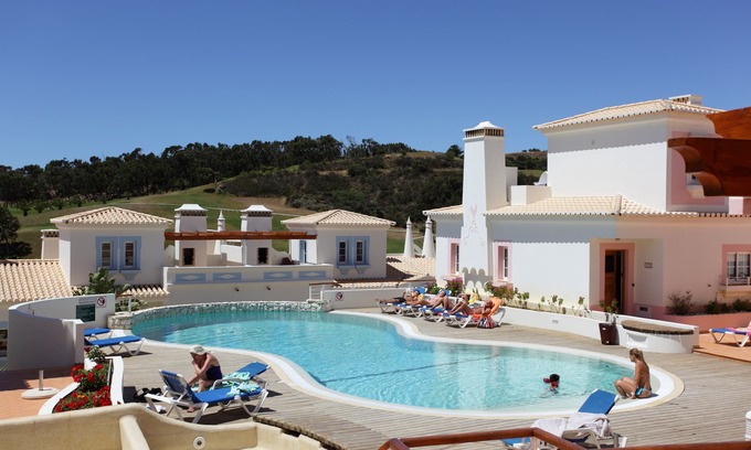 Budens Villa | Villa vinculada de lujo, magníficas vistas al campo de golf, mejor piscina, playas fabulosas