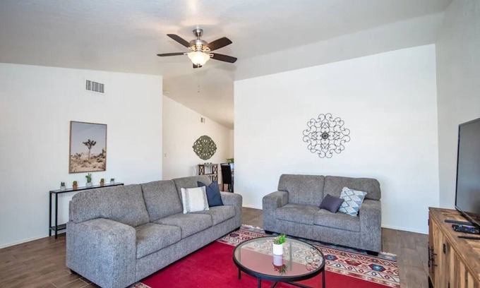 Yuma East Casa | LUXURY Living 2