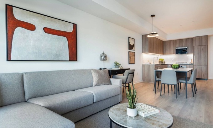 Melrose Condominio | Luxury Living in Level Hollywood - Furnished Suites for 30+ Night Stays!