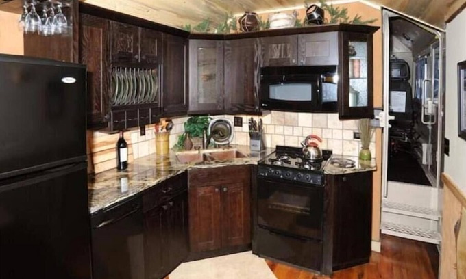 Essex Casa | Luxury Locomotive Lodge - GN 441