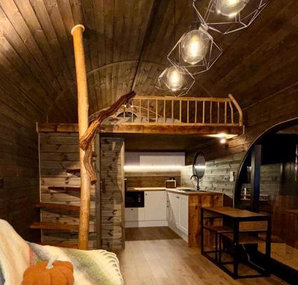 Hatherton Cabina | Luxury Lodge with Hot Tub next to Belfry Golf Course