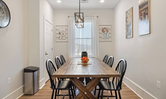 Luray Apartamento | Luxury Loft at Luray - Mins to Main St & Caverns!