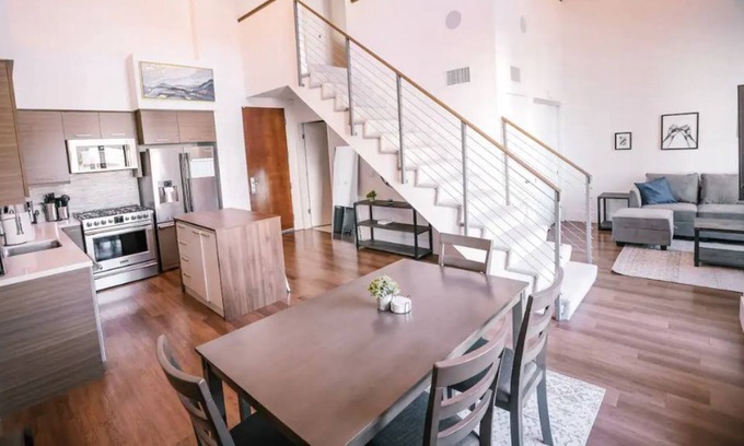 Glendale Condominio | Luxury Loft Penthouse 10 mins from the Airport!