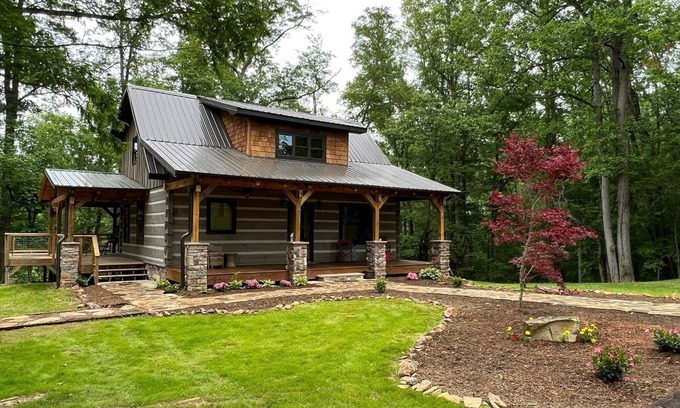 Boonville Cabina | Luxury Log Cabin Living