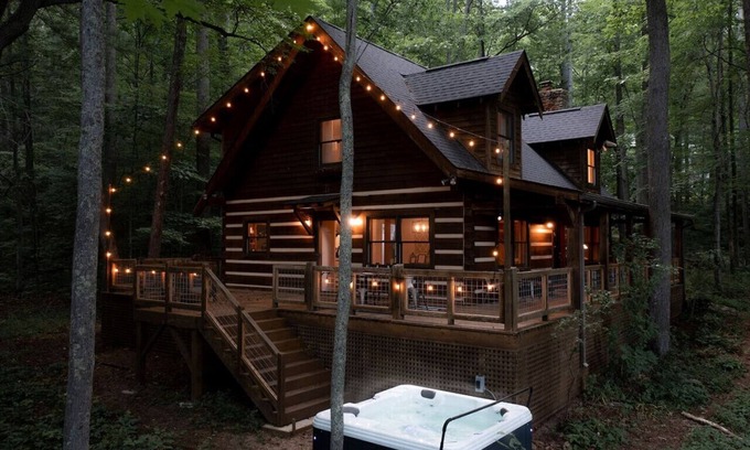 Asheville Cabina | Luxury Log Cabin *Waterfall*Hot Tub*Firepit*Hiking