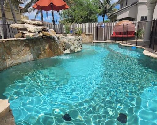 Tamiami Casa | Luxury mansion with pool jacuzzi BBQ for ultimate scape