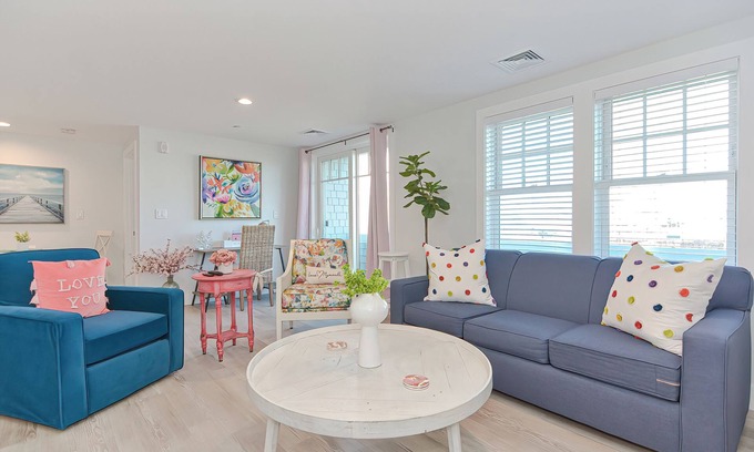 Plymouth Cultural District Condominio | Luxury Mayflower & Harbor View Condo at Harbourtown with Long Private Balcony