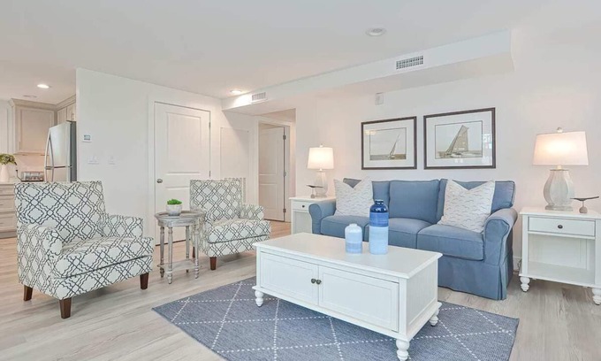 Plymouth Cultural District Condominio | Luxury Mayflower & Sea View Corner Condo with Private Balcony on Plymouth Harbor