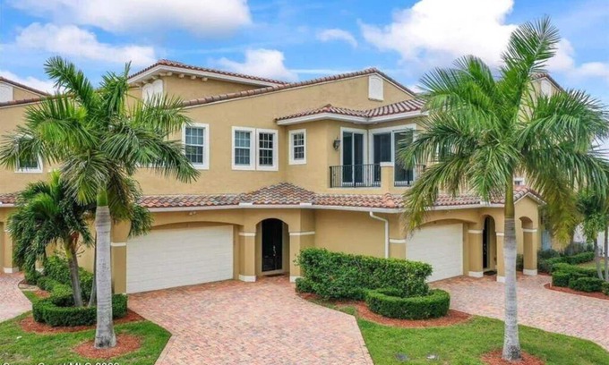 Indian Harbour Beach Casa | Luxury Mediterranean villa with courtyard by the beach where you eat, play love.