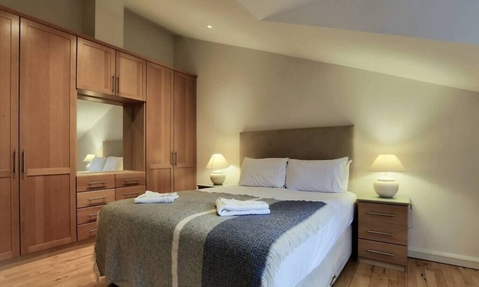 Grand Canal Dock Casa | Luxury Mews in the Heart of City Centre!