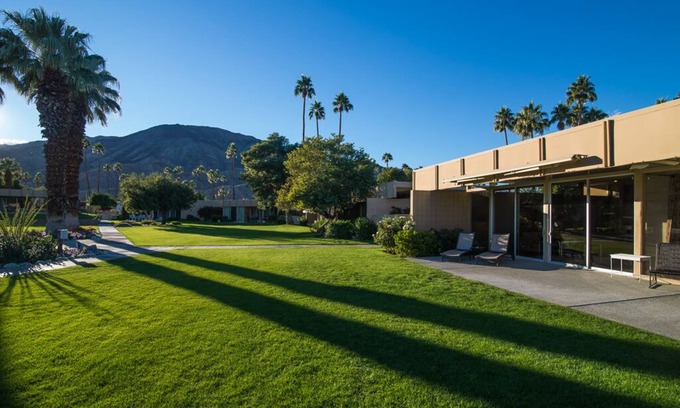 Palm Desert Condominio | Lujoso mediados de siglo moderna