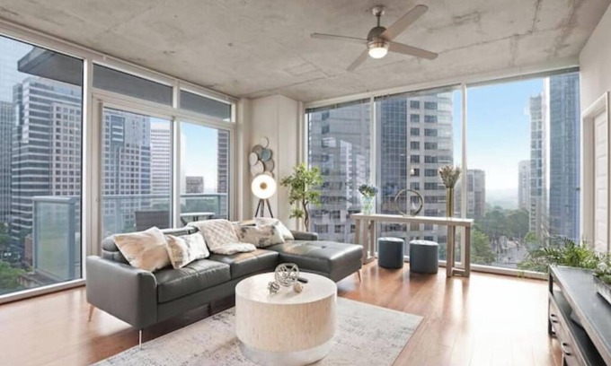 Midtown Apartamento | Luxury Midtown Retreat 2BR 2BA