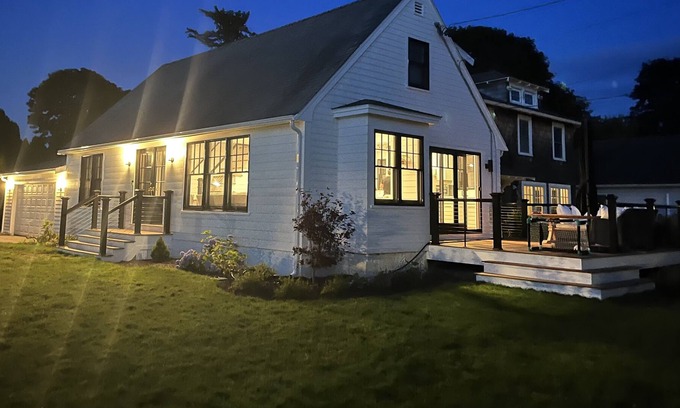 Misquamicut Casa | Luxury Misquamicut Experience at Our Newly Renovated 3BR+Office Home