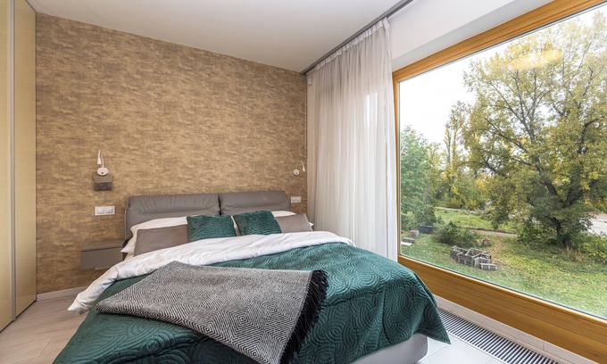 Karlin Apartamento | Luxury modern flat on the river bank with parking