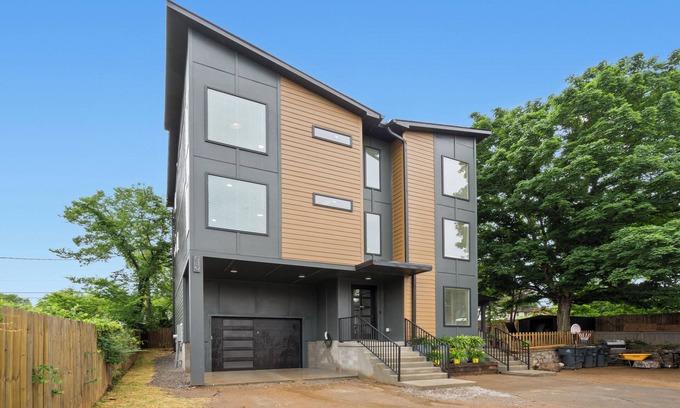 Nashville Casa | Luxury modern 3bd/3ba, sauna, EV charger, 15mi BNA 7mi Broadway 6mi Vandy