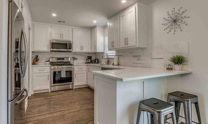 Central Oklahoma City Casa | Luxury Modern 3BR - Private Primary Suite!