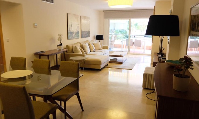 Guadalmina Apartamento | luxury modern apartment with terrace, pool and garage!