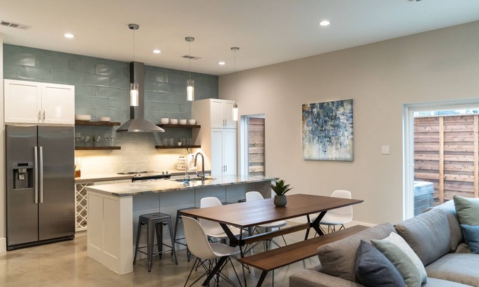 Old East Dallas Casa | Luxury Modern Dallas Oasis with Hot Tub