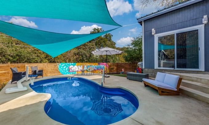 Oak Park - Northwood Casa | Luxury Modern Home with Heated Pool/Hot Tub, Pool Table, Poker Room & Games
