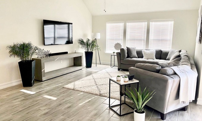 McKinney Casa | Luxury Modern Residential Home - 3 bed, 2 bath