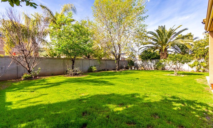 Deer Valley Casa | Luxury modern retreat with tropical backyard-at a great Location-EZ FWY access
