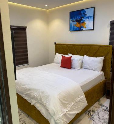 Oshodi-Isolo Apartamento | Luxury & Modern Self Check-In Apts near Airport M02b