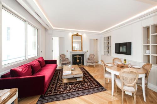 Champs-Elysees Apartamento | Luxury Montaigne apartment