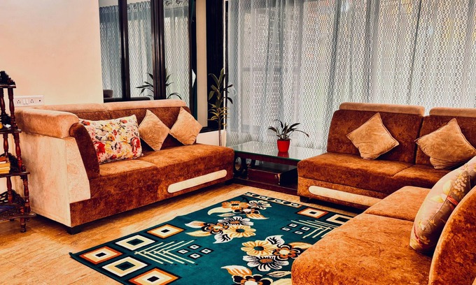 Kadadhe Casa | luxury mountain and dam view, family friendly with huge swimming pool villa.