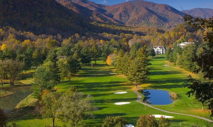 Maggie Valley Condominio | Luxury Mountain Golf w/ Pool & Hot tub